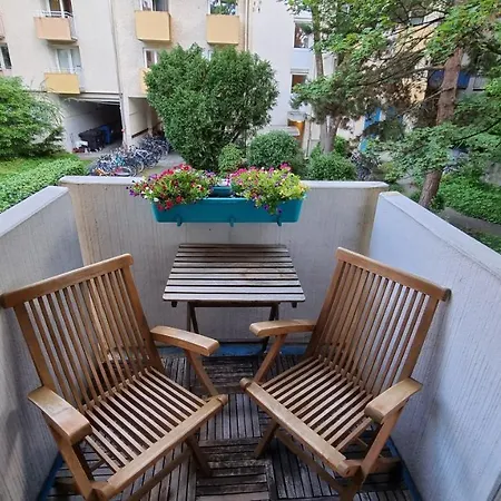 Schwabing With Garden Views Münih